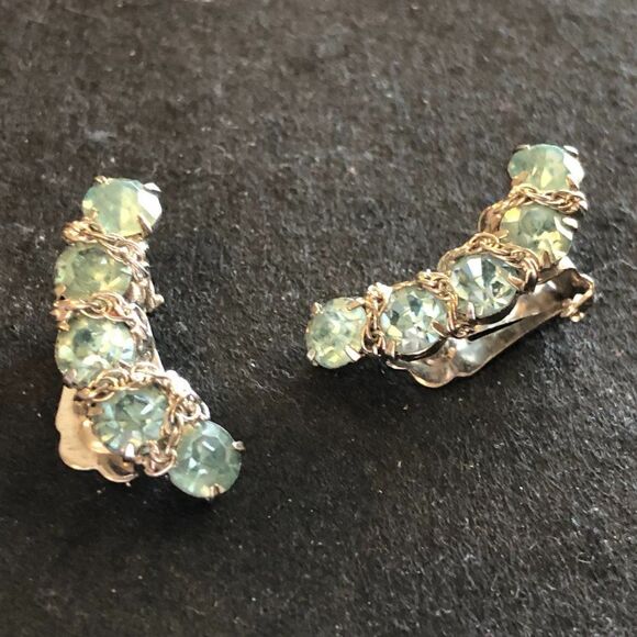 Gorgeous Vintage Prong Set Aqua Blue Rhinestone Clip On Chain Accent Earrings - Picture 4 of 6
